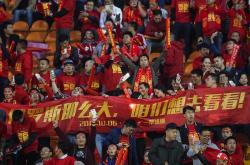 大国之间的比赛，球迷热情支持